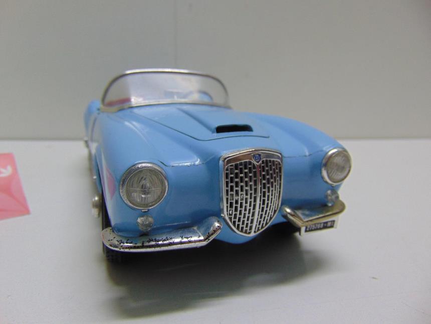 REPLICA DE COCHE A ESCALA 1/18