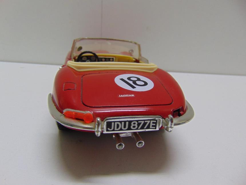 REPLICA DE COCHE A ESCALA 1/18