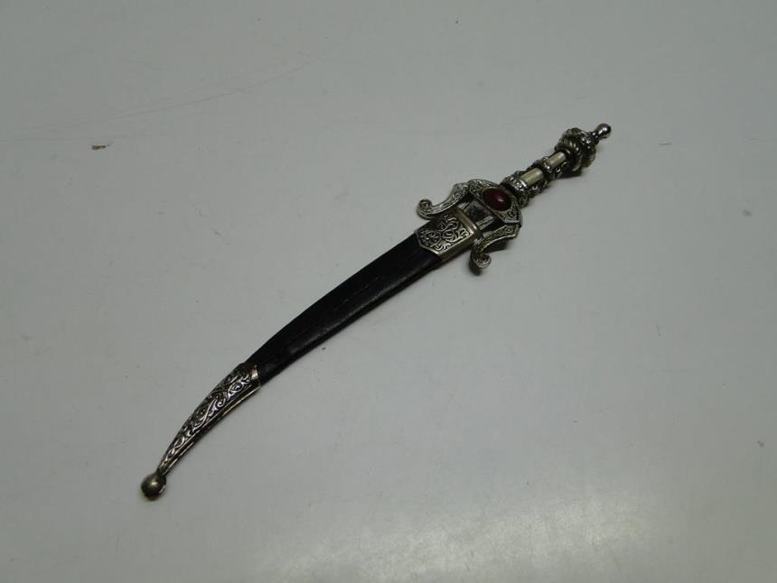 articulos_imagen1_174789.jpg DAGA DECORATIVA