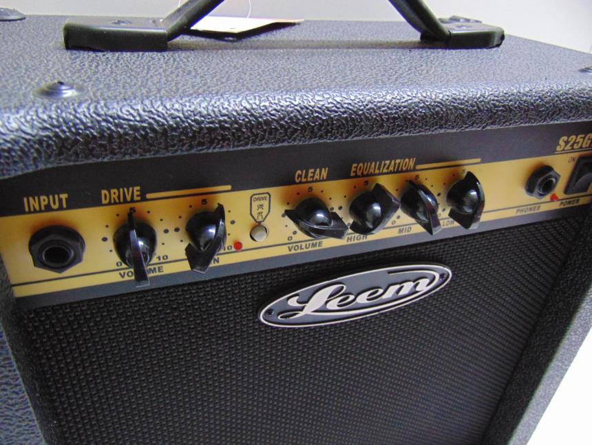 AMPLIFICADOR DE GUITARRA