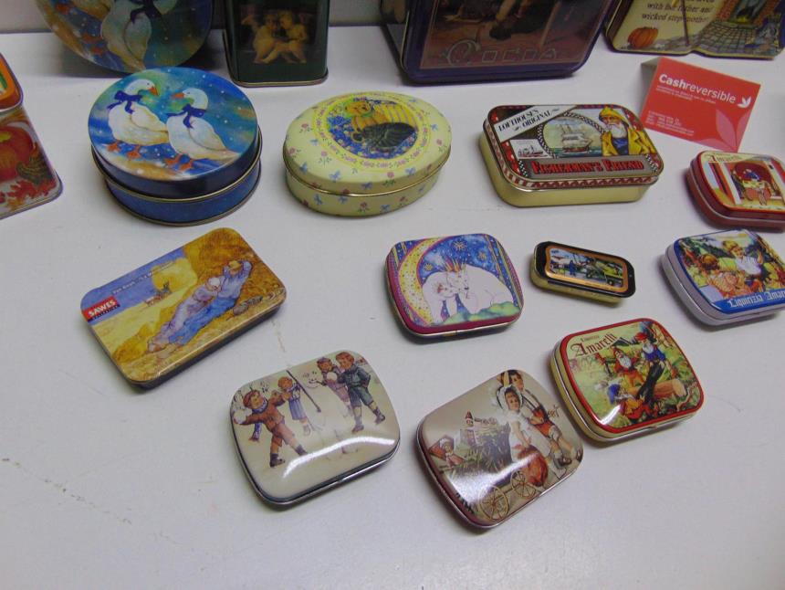 CAJA DE METAL DECORATIVA