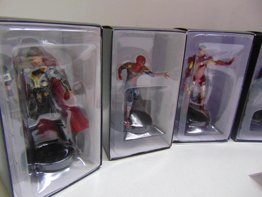 FIGURA DE COLECCION CON FASCICULO