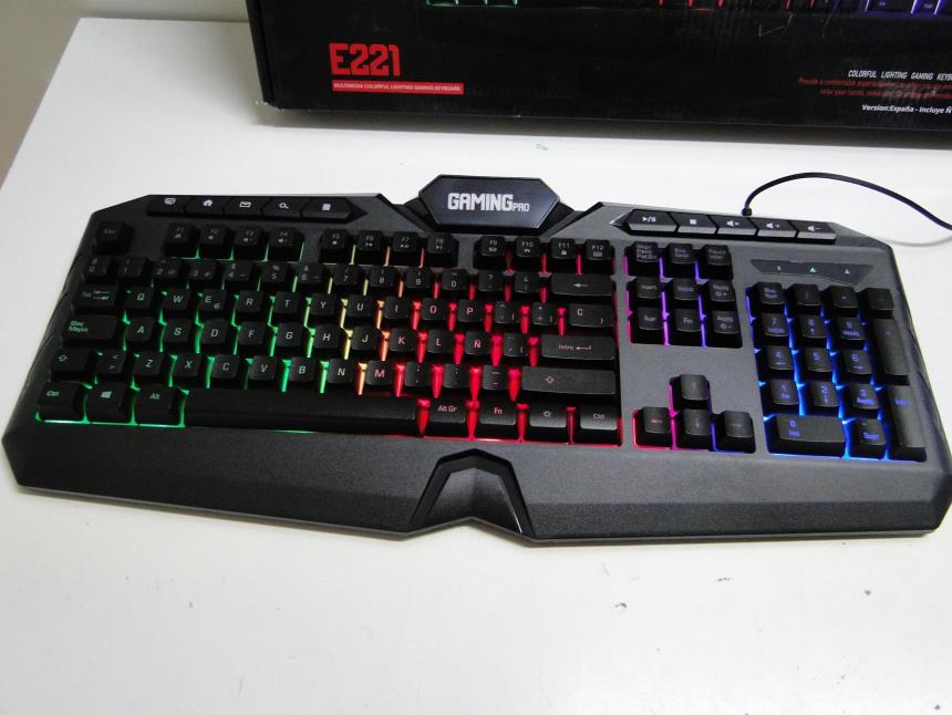 TECLADO GAMING RGB MULTIMEDIA A ESTRENAR