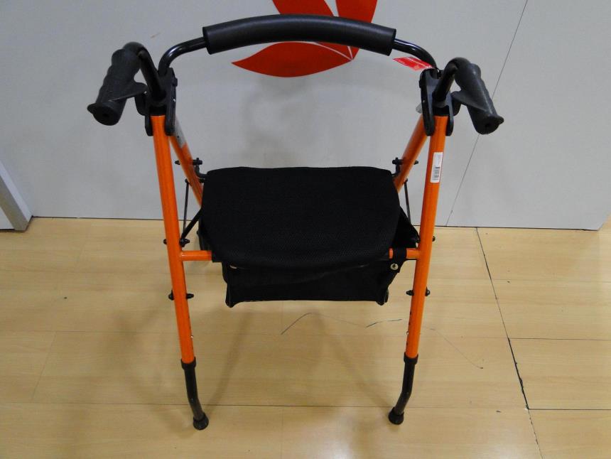 ANDADOR CON RUEDAS Y ASIENTO SEMINUEVA