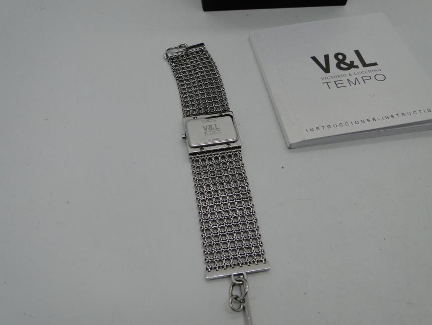 RELOJ DISEÑO CON CAJA *