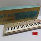 TECLADO VINTAGE CON CAJA (AÑOS 80)