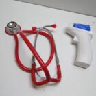 ESTETOSCOPIO Y TERMOMETRO