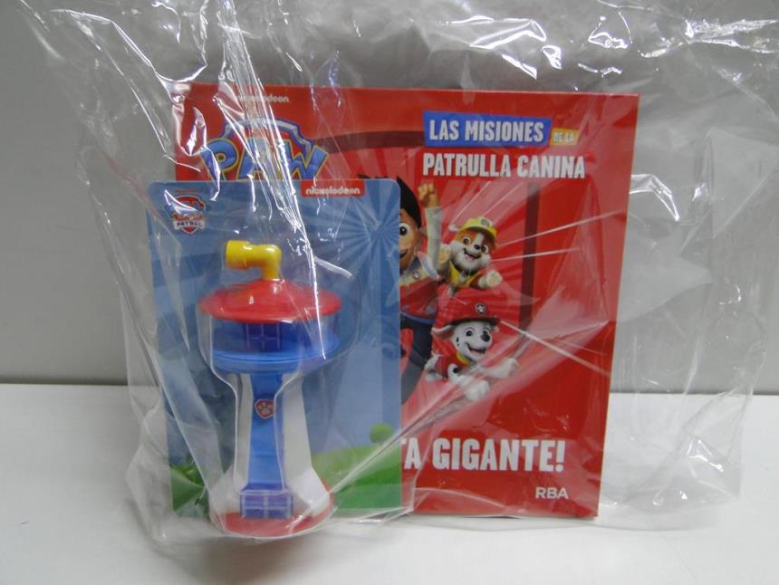 articulos_imagen1_178177.jpg LIBRO CON FIGURA NUEVO