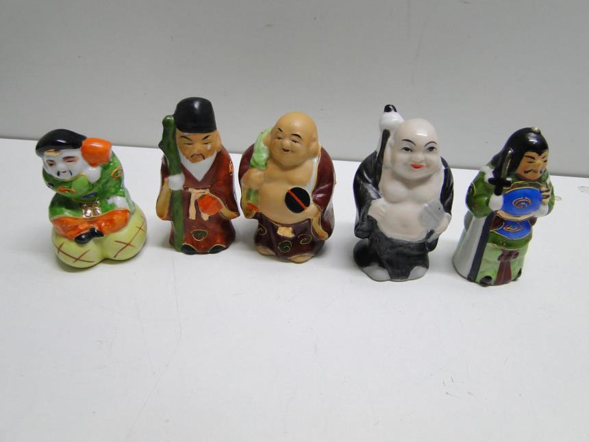 SET DE 5 FIGURAS DE PORCELANA*