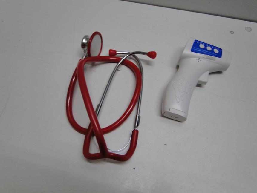 ESTETOSCOPIO Y TERMOMETRO