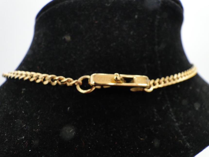 CADENA DE DISEÑO CON COLGANTE