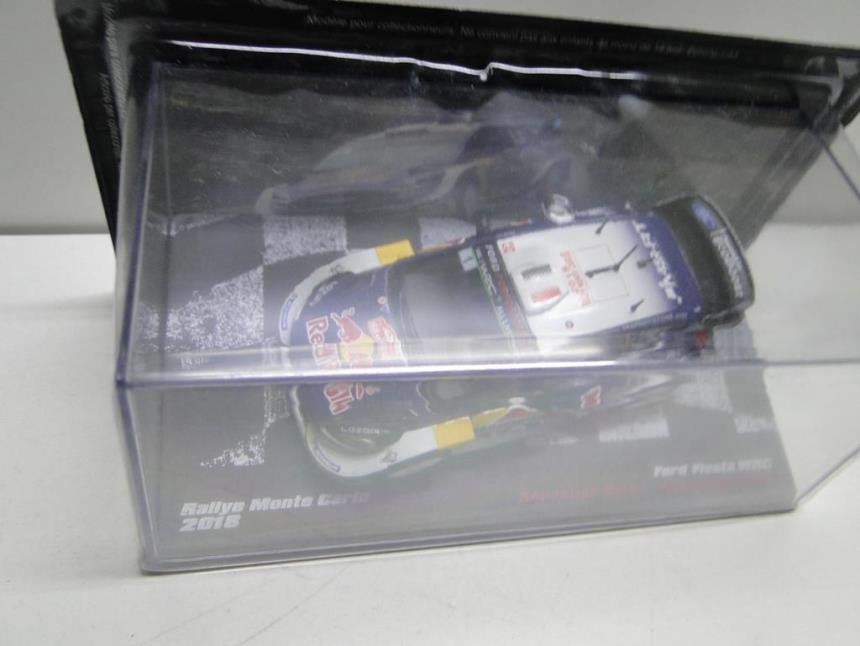 REPLICA DE COCHE A ESCALA