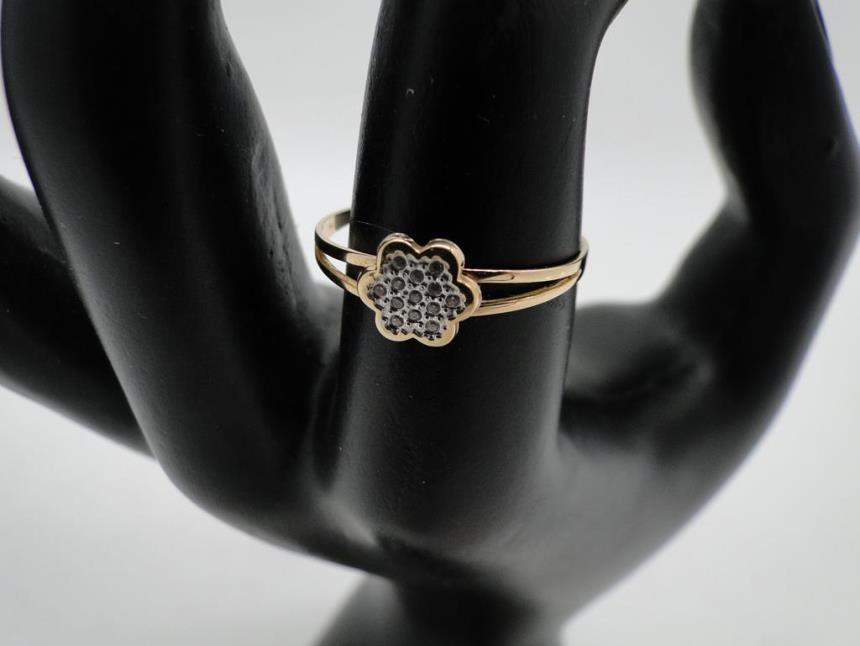 ANILLO DE ORO 18K CON PIEDRAS