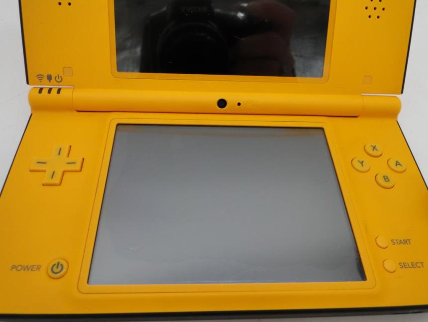NINTENDO DSI XL
