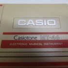 TECLADO VINTAGE CON CAJA (AÑOS 80)