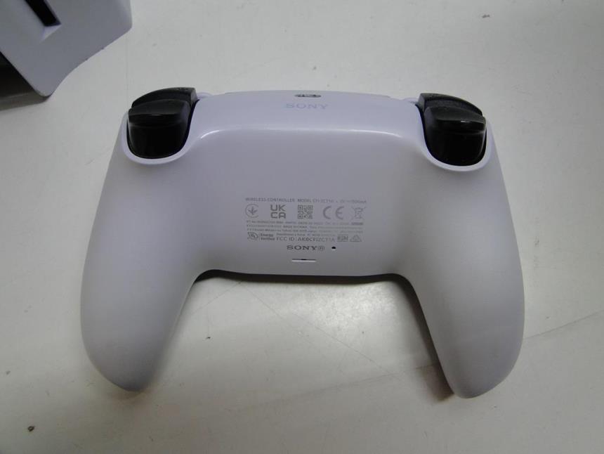 PS5 CON LECTOR Y MANDO