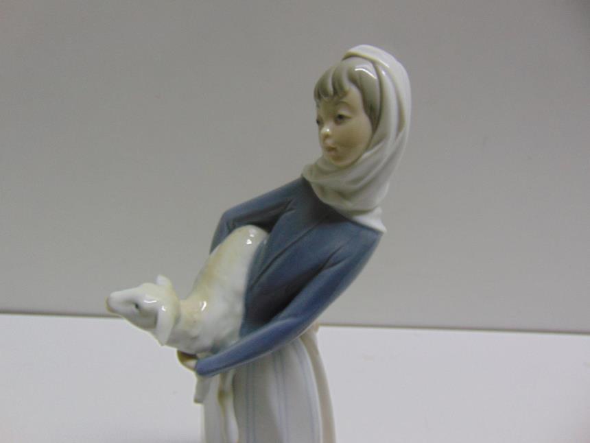 FIGURA DE PORCELANA