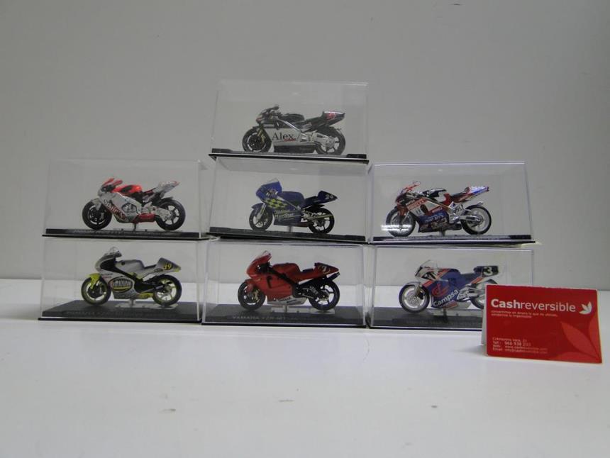 MOTO A ESCALA CON CAJA