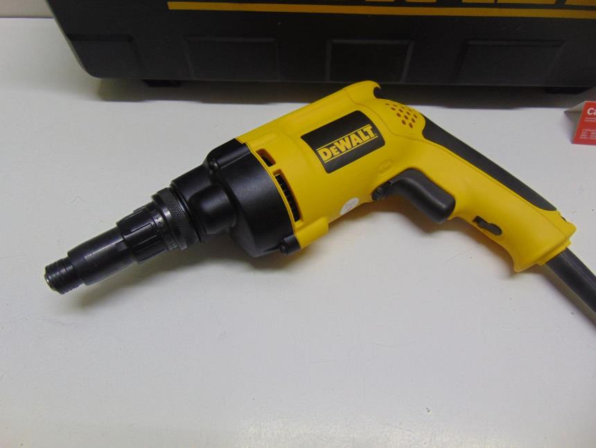 ATORNILLADORA PROFESIONAL A ESTRENAR CON MALETA