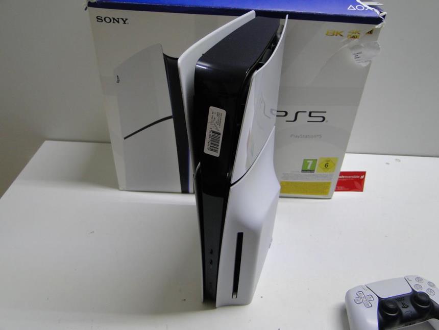 PS5 CON MANDO Y CAJA Y LECTOR