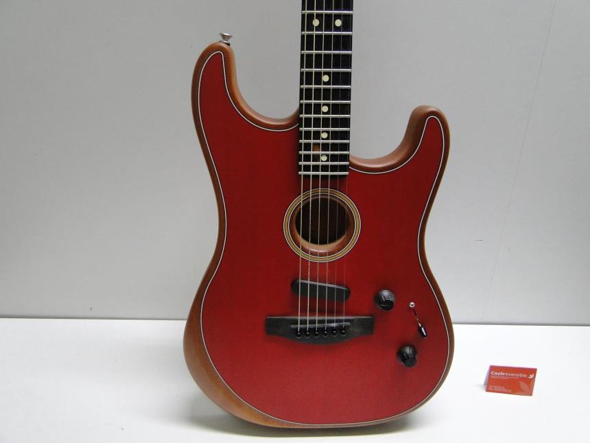 GUITARRA ELECTROACUSTICA CON FUNDA SEMINUEVA