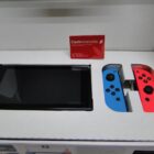 NINTENDO SWITCH CON CAJA Y JUEGO