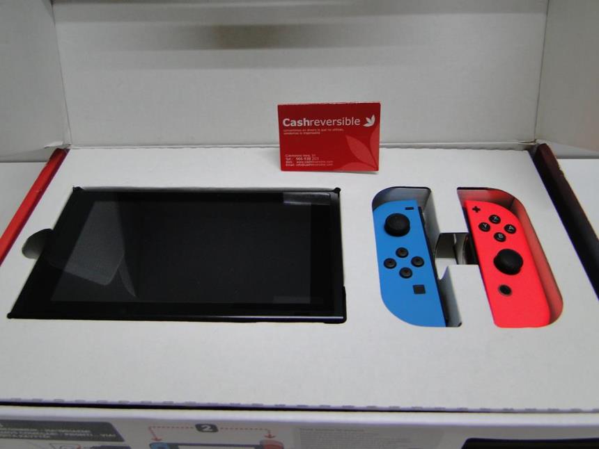 NINTENDO SWITCH CON CAJA Y JUEGO