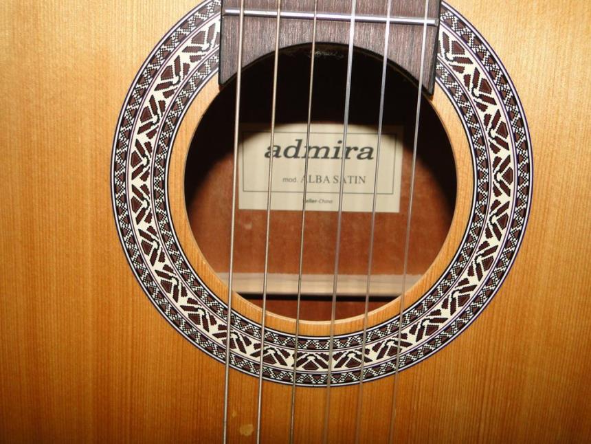 GUITARRA ESPAÑOLA CON FUNDA SEMINUEVA