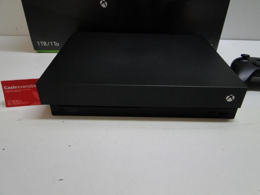 XBOX ONE X CON MANDO Y CAJA