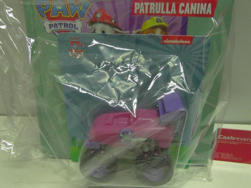 LIBRO CON FIGURA NUEVO