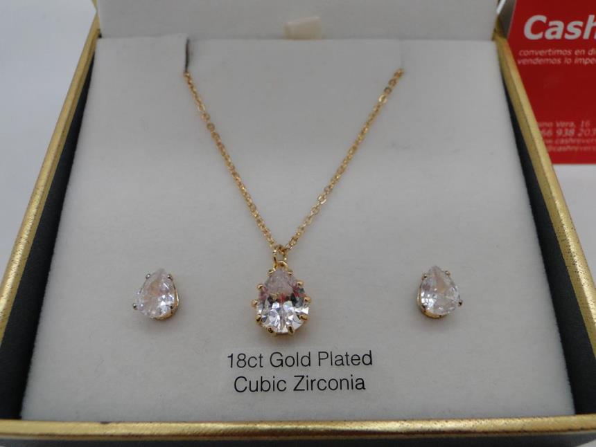 GARGANTILLA Y PENDIENTES A JUEGO