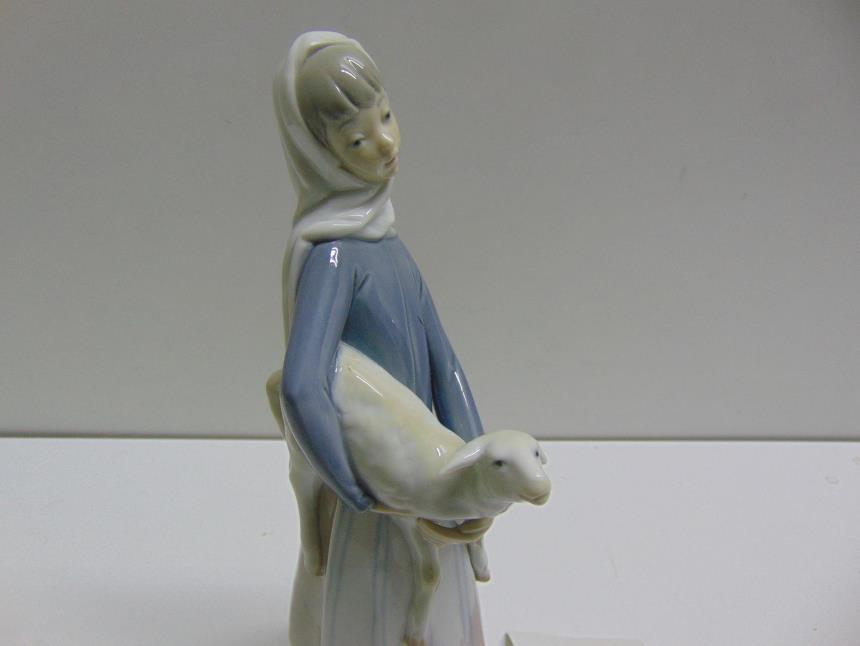 FIGURA DE PORCELANA