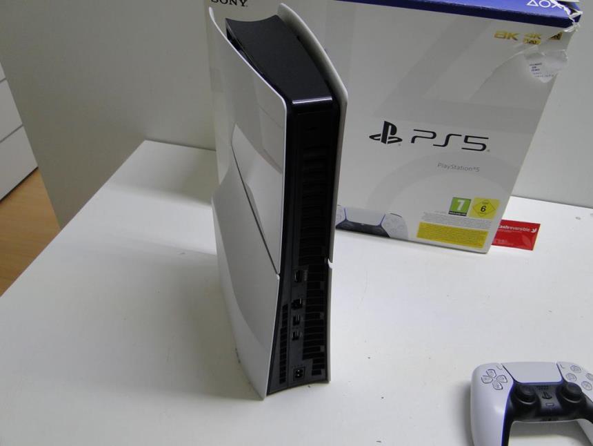 PS5 CON MANDO Y CAJA Y LECTOR