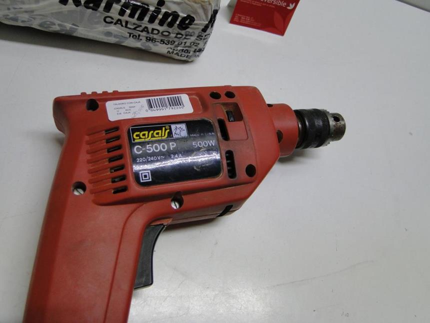 TALADRO CON ACCESORIOS Y CAJA