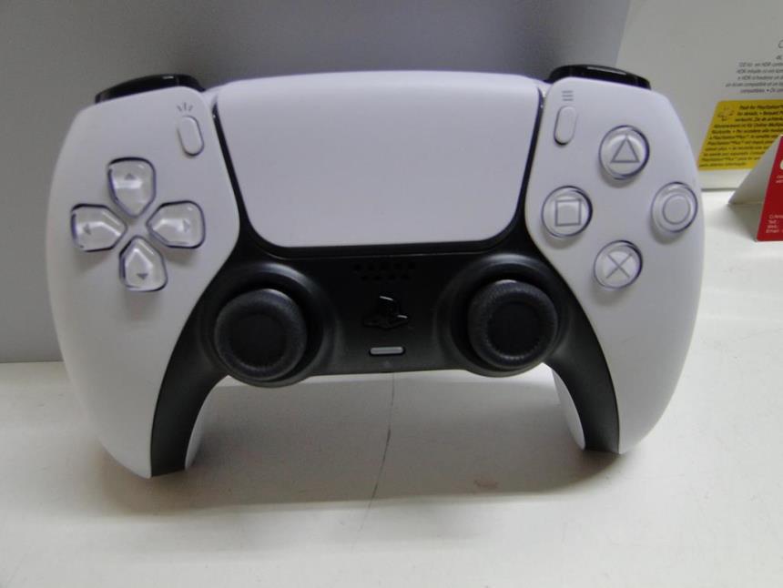 PS5 CON CAJA Y LECTOR