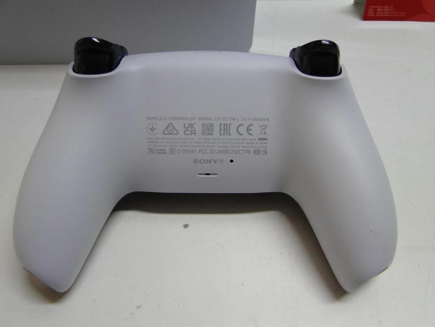 PS5 CON CAJA Y LECTOR