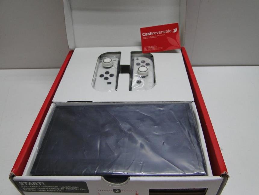 NINTENDO SWITCH CON CAJA SEMINUEVA CON JUEGO MINECRAFT