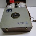 GRAMOFONO VINTAGE CON DISCO DE PIEDRA