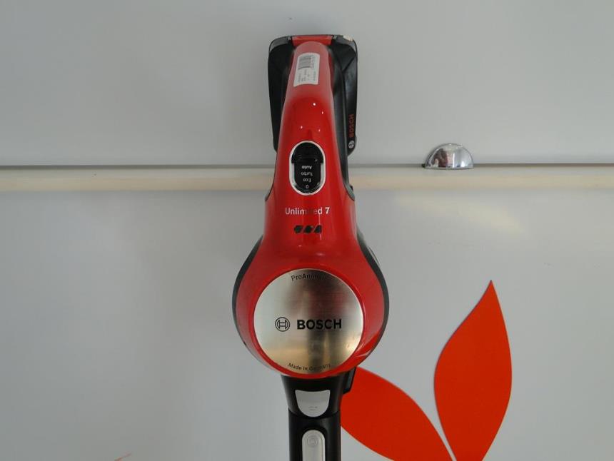 ASPIRADORA DE MANO CON ACCESORIOS