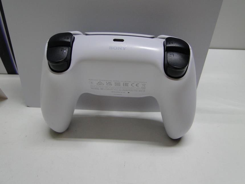 PS5 SLIM DIGITAL CON MANDO Y CAJA