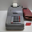 MAQUINA VINTAGE CON FUNDA **