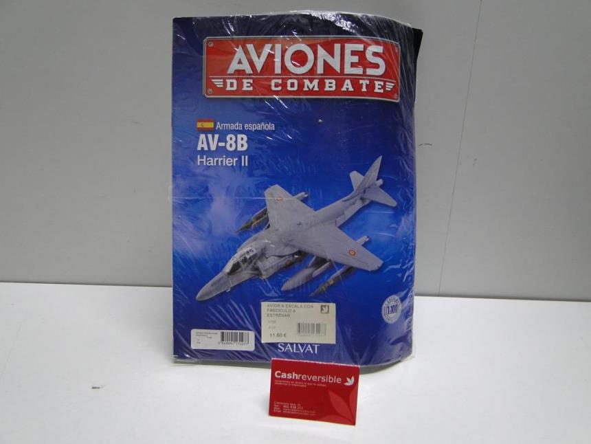 AVION A ESCALA CON FASCICULO A ESTRENAR