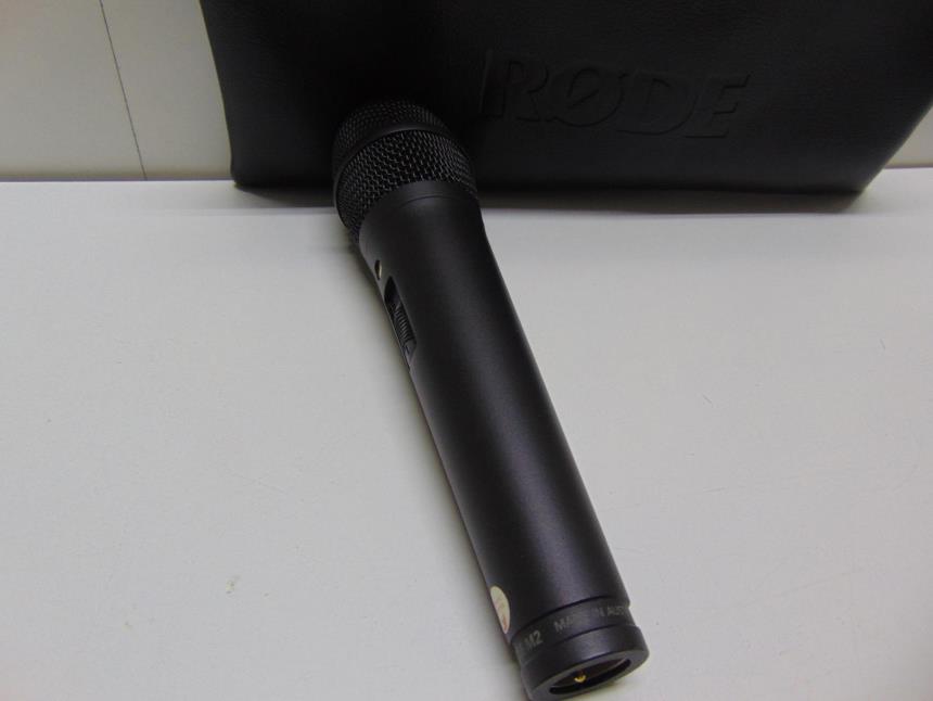 MICROFONO PROFESIONAL CON FUNDA Y CAJA