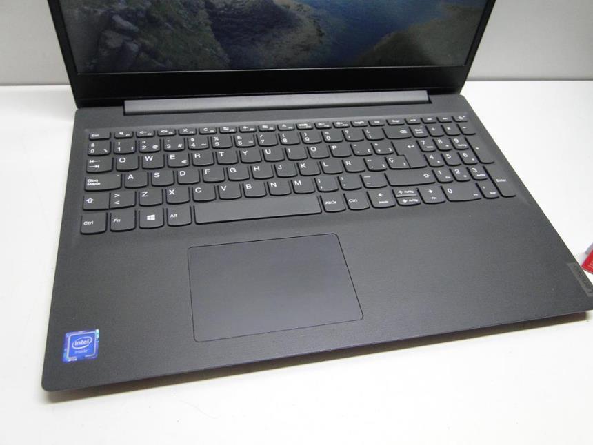 ORDENADOR PORTATIL CON FUNDA