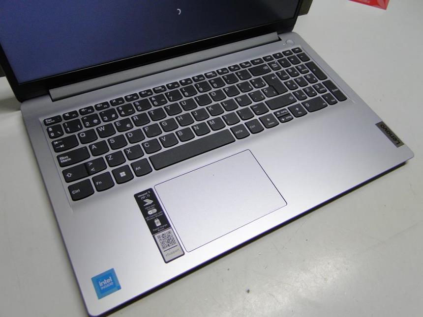 ORDENADOR PORTATIL CON CAJA