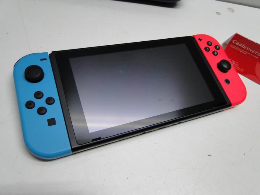 NINTENDO SWITCH CON FUNDA