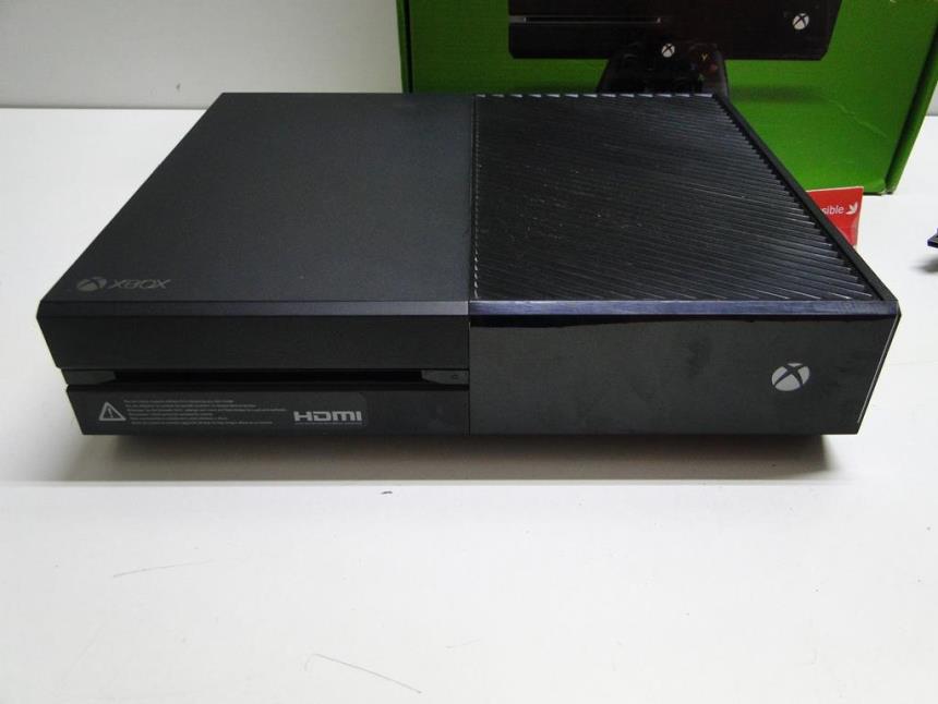 XBOX ONE CON MADO Y CAJA