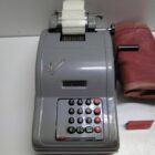 MAQUINA VINTAGE CON FUNDA **