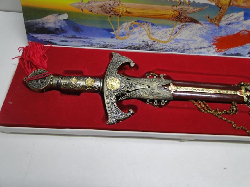 ESPADA PIRATA CON CAJA