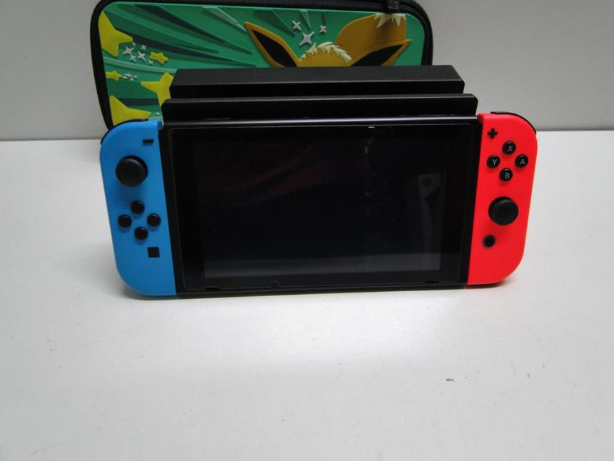 NINTENDO SWITCH CON FUNDA